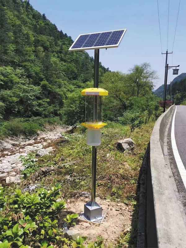 太阳能自清虫杀虫灯